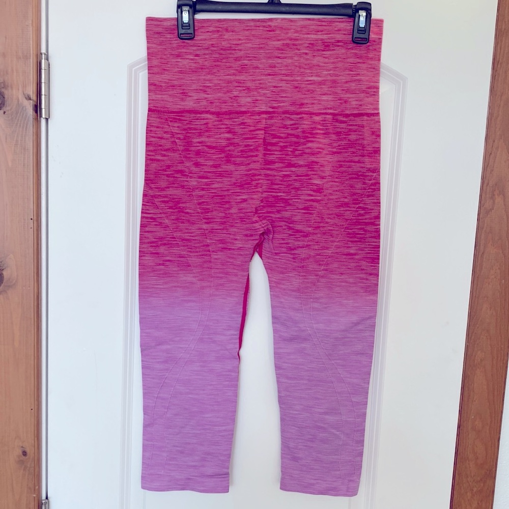 Excellent condition pink ombré women’s cropped leggings